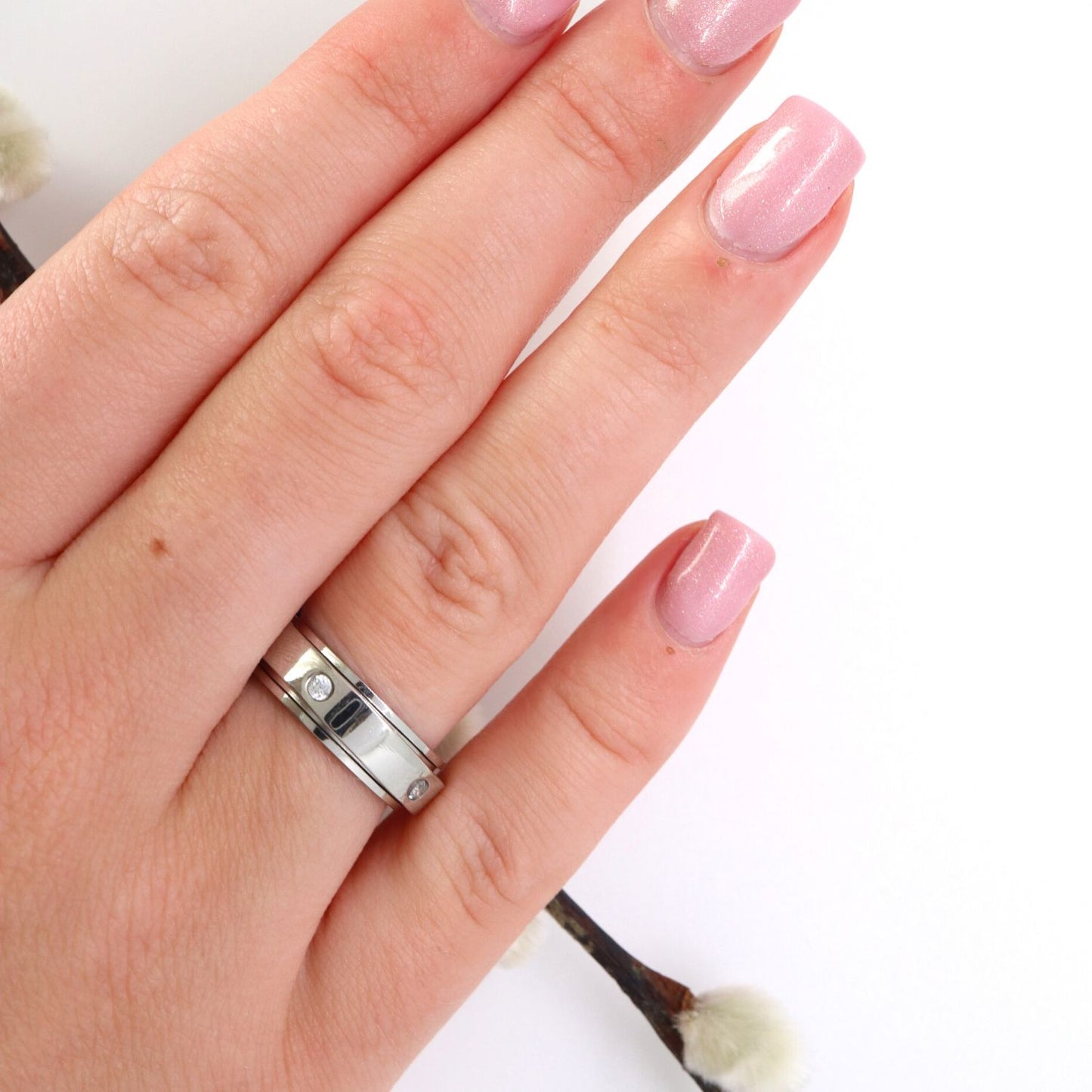 Anxiety ring (Zirkonia) Zilver om vinger