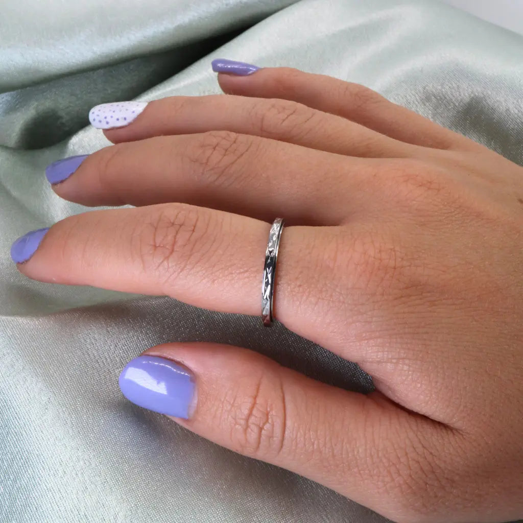 Anxiety Ring (Flux) Zilver om vinger