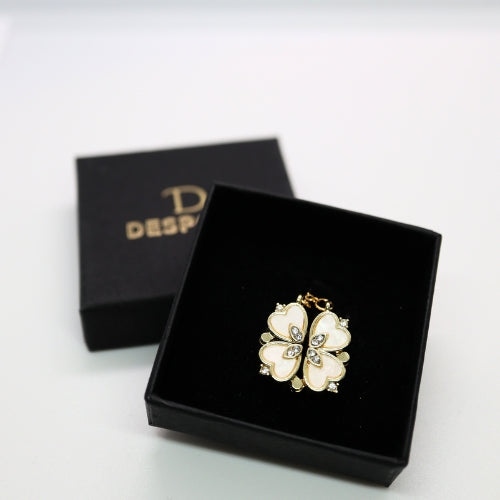 Klavertje vier ketting / hartjes ketting goud (parel) Sfeerbeeld in doosje