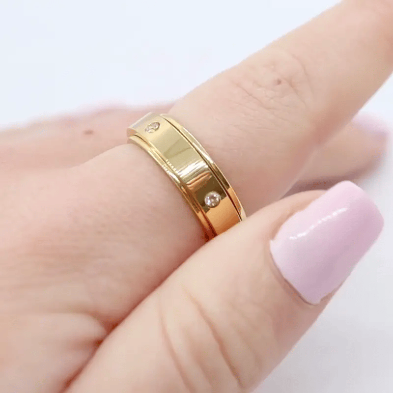 Anxiety ring (Zirkonia) Goud in beweging