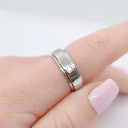 Anxiety ring (Zirkonia) Zilver in beweging