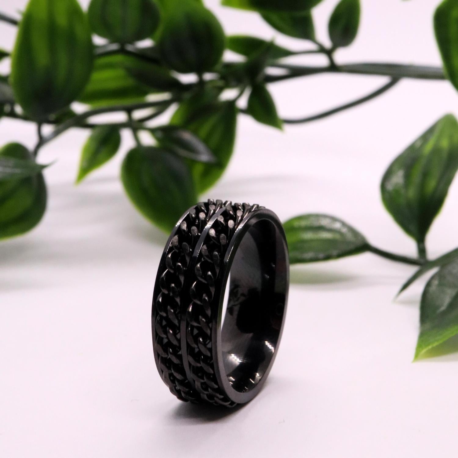 Anxiety Ring (Dubbele Ketting) Vol Zwart Sfeerbeeld