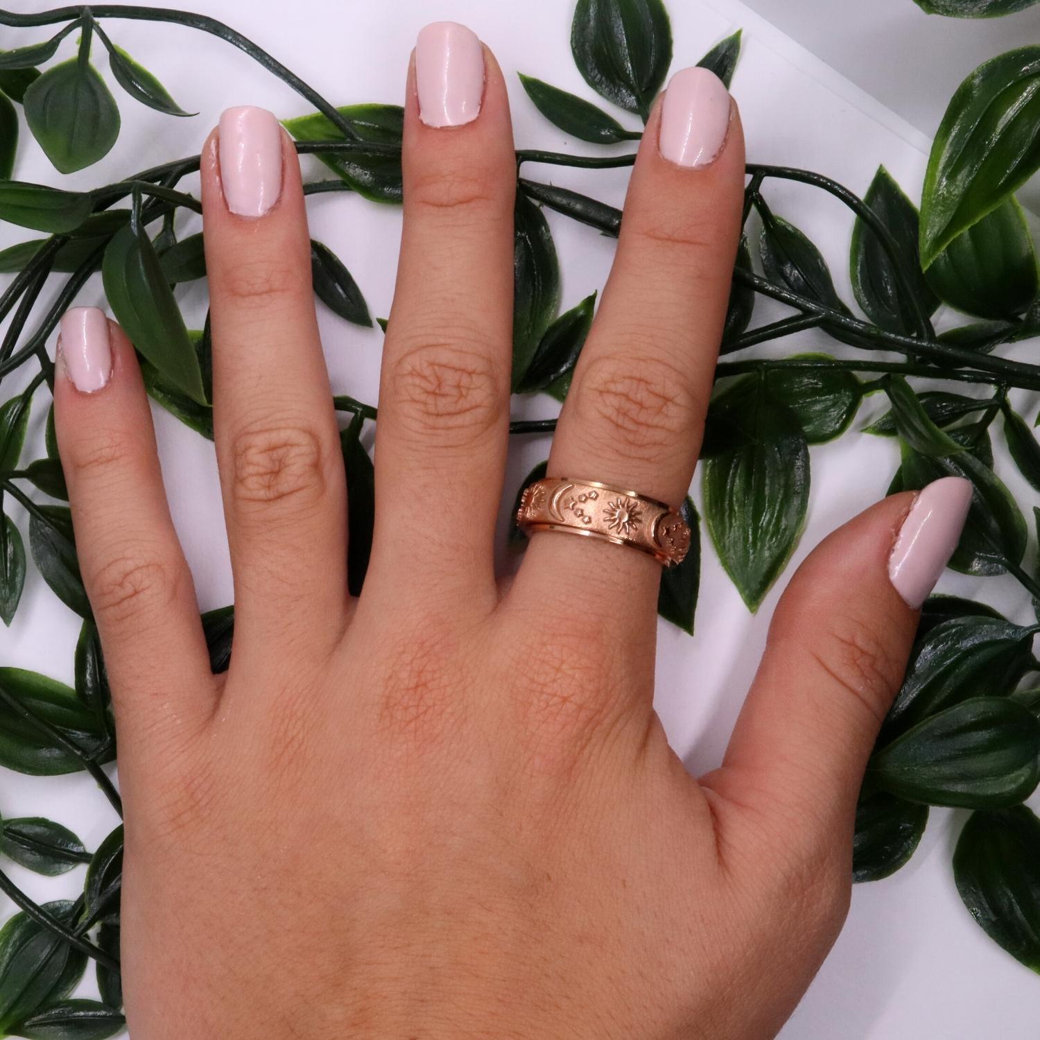 Anxiety Ring (zon maan) Koper op model