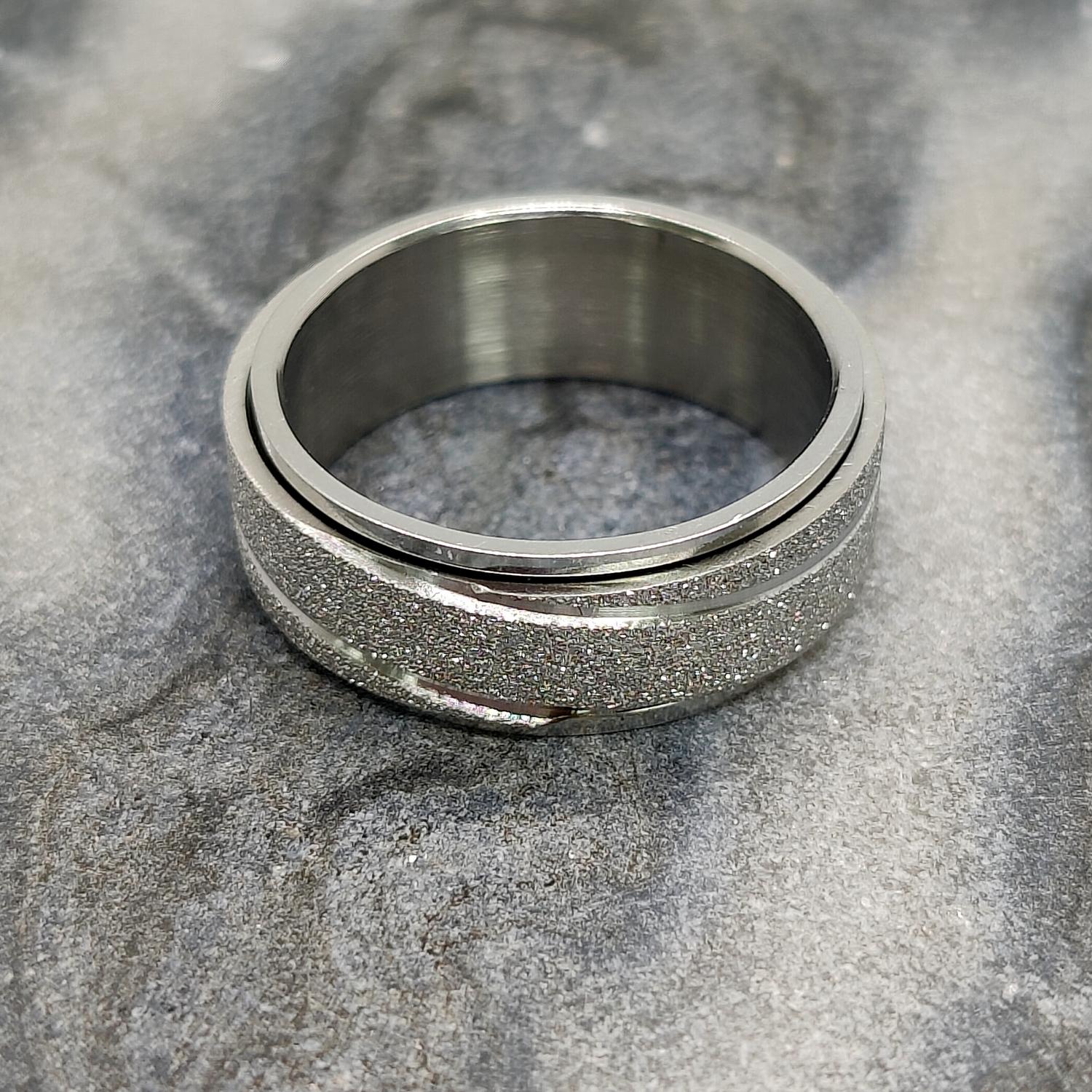 Anxiety ring (Glitter/Streep) Zilver Sfeerbeeld op marmer
